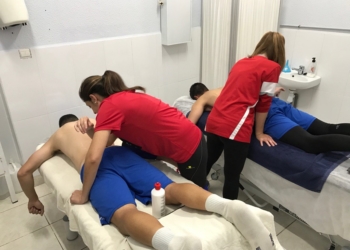 Toda la plantilla de la escuadra de nuestra ciudad tenía día de descanso en la jornada de ayer, por lo que, algunos de los futbolistas unionistas se desplazaron hasta las dependencias del estadio municipal Álvarez Claro para ser tratados por las fisioterapeutas del club. Algunos de los jugadores se encuentran muy cargados físicamente después de los duros enfrentamientos que han tenido que afrontar durante estas últimas semanas dentro del grupo IV de la Segunda División B del fútbol español