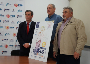 Todos los presentes en la presentación del cartel anunciador de este evento deportivo.