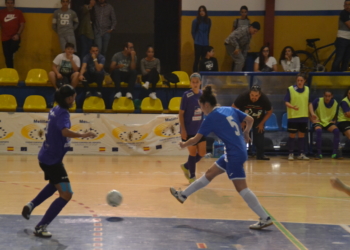 La jugadora del Torreblanca CF, Carla, fue la autora del primer gol del partido frente al filial del Jimbee Roldán.