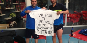 Fran Amador y Fran Mota quisieron dedicarle su buen campeonato en pádel, a un compañero recientemente fallecido.