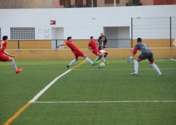 Los melillenses no están teniendo nada de suerte de cara al gol.