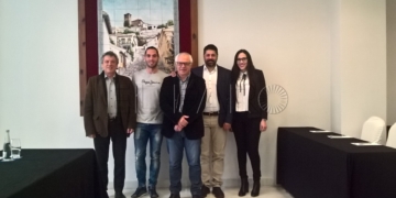Imagen de la firma con una de las entidades de nuestra ciudad.