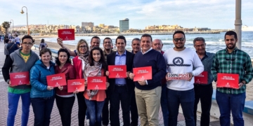 Foto de grupo de los integrantes de la plataforma que apoya la candidatura de Susana Díaz en Melilla.