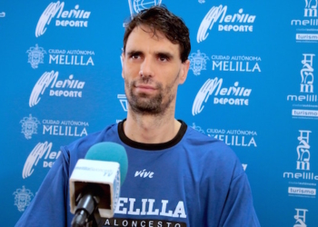 El jugador motrileño del Club Melilla Baloncesto, en la rueda de prensa oficial de la escuadra local.