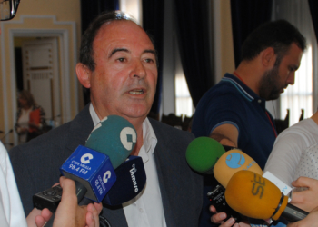 PSOE exige para Melilla la rebaja del 75% al transporte que Rajoy negocia con Canarias