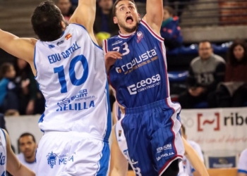 Edu Gatell, en una de las jugadas con su equipo, a domicilio.