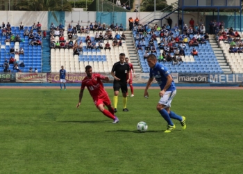Acción de Borja Prieto en el partido del pasado domingo frente al Linares Deportivo.