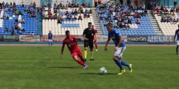 Acción de Borja Prieto en el partido del pasado domingo frente al Linares Deportivo.