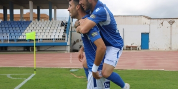 David Cubillas y Santi Luque fueron los autores de los goles azulinos.
