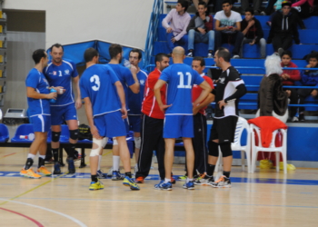 El melillense Salim Abdelkader, junto a sus jugadores.