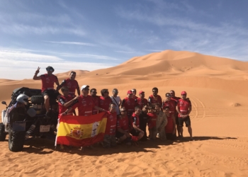Integrantes de la expedición de la Escudería Delfi Sport que han estado compitiendo en tierras marroquíes.