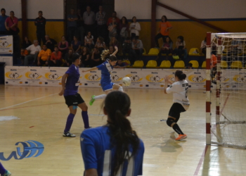 La jugadora melillense Nerea, en una de sus ocasiones de gol.