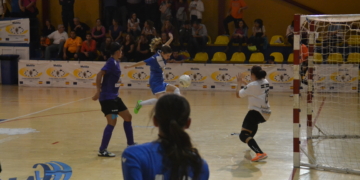 La jugadora melillense Nerea, en una de sus ocasiones de gol.