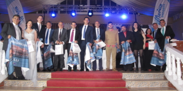 Imágenes del acto celebrado tras la entrega de trofeos en el Teatro Kursaal, y en el que se llevó a cabo la entrega de pirograbados y placas, además de algunos premios.
