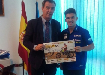 Borja Martín, junto al consejero Antonio Miranda, en una fotografía de archivo.