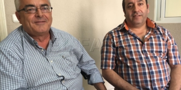 Miguel Fuentes y Mohamed Abdelkader, ayer, en la redacción de El Faro
