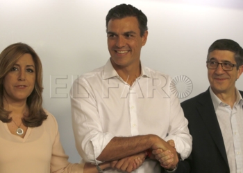 GRA514. Madrid, 21/05/2017. Los candidatos a la secretaría del PSOE, (i-d) Susana Diaz, Pedro Sánchez y Patxi López, posan para los medios gráficos en la sede socialista en Madrid, tras conocerse los resultados de la jornada electoral para elegir al nuevo secretario general de la formación. EFE / Javier Lizón.