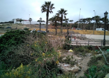 Imagen de las inmediaciones del lugar donde ayer fue hallado el cadáver de un indigente.