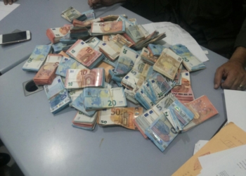 Imagen del dinero decomisado a un ciudadano español en Beni Enzar.