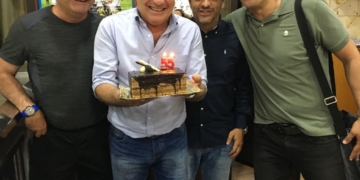 Felipe Fuertes, con su tarta de cumpleaños.