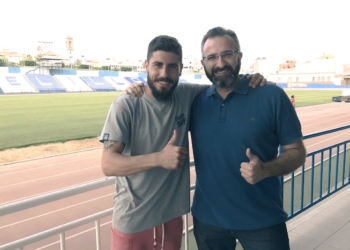 Juanma Espinosa junto al presidente de la entidad, Luisma Rincón.