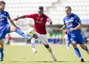 Richi (izquierda), en uno de los partidos con la elástica de la UD Melilla.