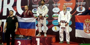 El atleta melillense, en uno de sus pódiums internacionales, de esta temporada.