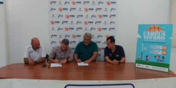 Momento de la firma entre ambas entidades federativas.