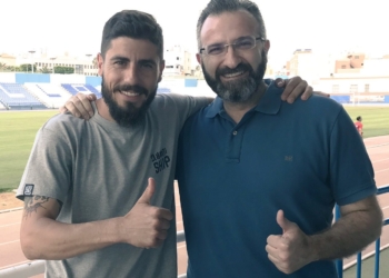 Juanma Espinosa, llamado a llevar la manija del juego, junto al presidente de la entidad azulina Luisma Rincón.