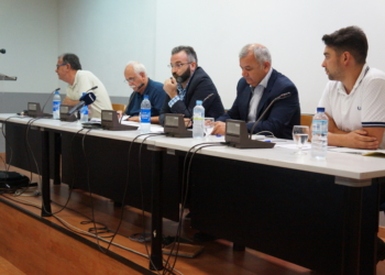 Dirigentes de la UD Melilla junto al presidente de la Federación Melillense de Fútbol, Diego Martínez.