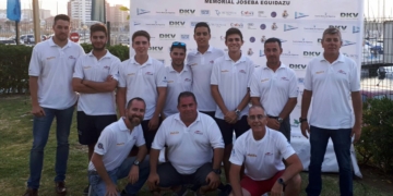 Componentes de la tripulación del Ciudad de Melilla-Club Marítimo, que compiten este fin de semana