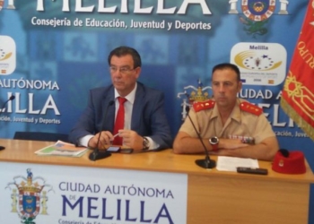 Antonio Miranda y el coronel jefe Tomás García en la presentación.