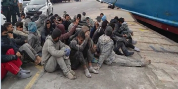 Menores extranjeros no acompañados interceptados por la Guardia Civil el mes pasado en el puerto de Melilla.