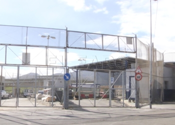 El colapso de coches y porteadores obliga a cerrar “intermitentemente” Farhana