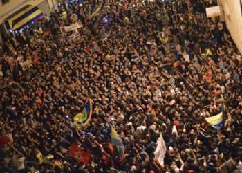 Miles de personas protestaron este miércoles en Alhucemas por tercera jornada consecutiva.