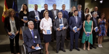 Los ministros del Interior, Zoido, y de Defensa, Cospedal, ayer, en la presentación del balance de terrorismo.