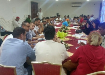 Los participantes en la reunión de asociaciones en Nador compartieron una ruptura de ayuno.