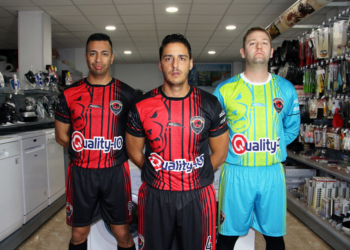 Algunos de sus jugadores hicieron de improvisados modelos para la presentación de las equipaciones.