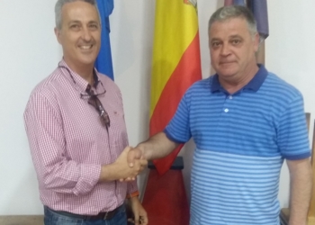 Juanma Hernández, presidente del Melistar y Javi Martínez, de la Peña Barcelonista, en la primera reunión.
