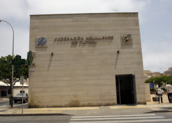 Fachada de la Real Federación Melillense de Fútbol.