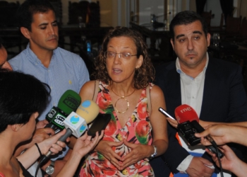 Rachid Bussian (CPM), Gloria Rojas (PSOE) y Luis Escobar (Cs).