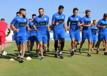Jugadores de la primera plantilla, en la realización de la carrera continua.