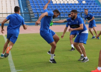 Ejercicio que realizaron ayer los jugadores del plantel azulino.