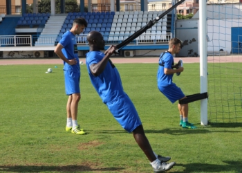 Ali Diakité, en primer plano, será uno de los jugadores que no estará esta temporada en el Álvarez Claro.