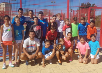 Foto de familia de los jugadores desplazados por la Federación Melillense hasta tierras granadinas.