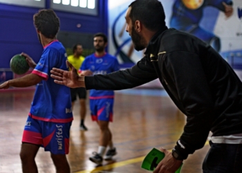 El técnico melillense dirigiendo a su equipo durante la temporada pasada.