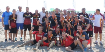 La selección catalana sub-16 celebra el título de campeón de España tras la final disputada ayer