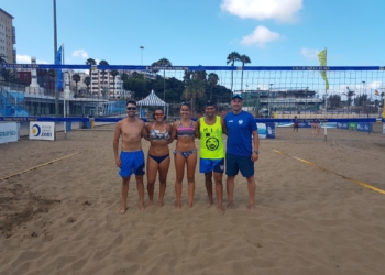 Integrantes de la Federación Melillense de Voleibol que se encuentran desplazados en tierras canarias