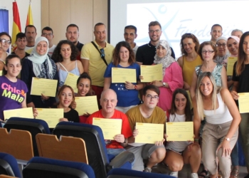 Muchos de los participantes que estuvieron presentes en los citados cursos recibieron en la jornada de ayer sus diplomas.