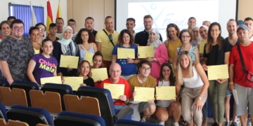 Muchos de los participantes que estuvieron presentes en los citados cursos recibieron en la jornada de ayer sus diplomas.